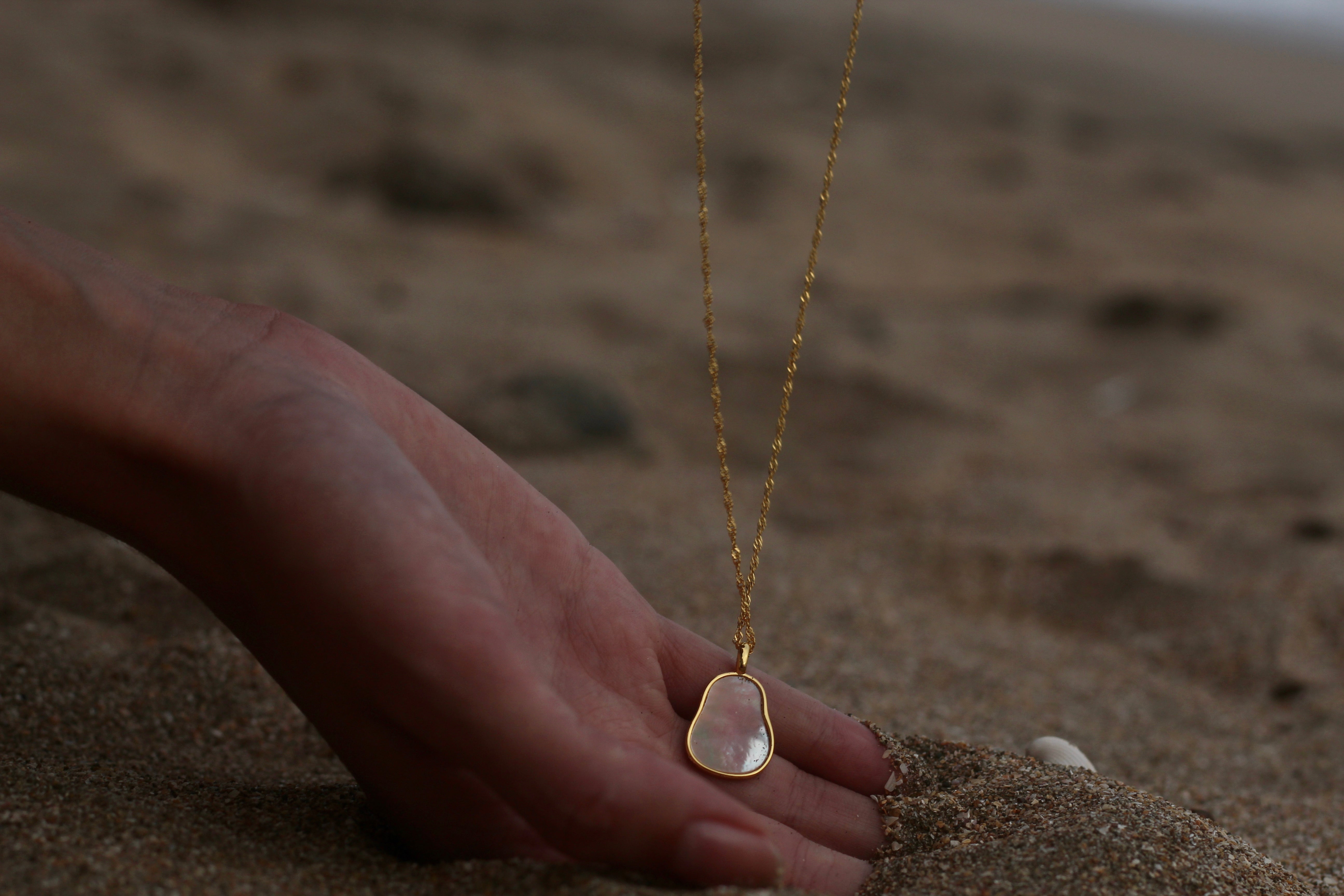Mother of Pearl Pendant Necklace